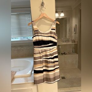Beautiful Banana Republic dress. Size 2. Worn once.